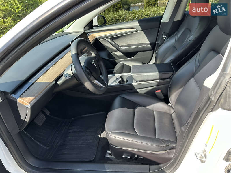 Седан Tesla Model 3 2021 в Днепре