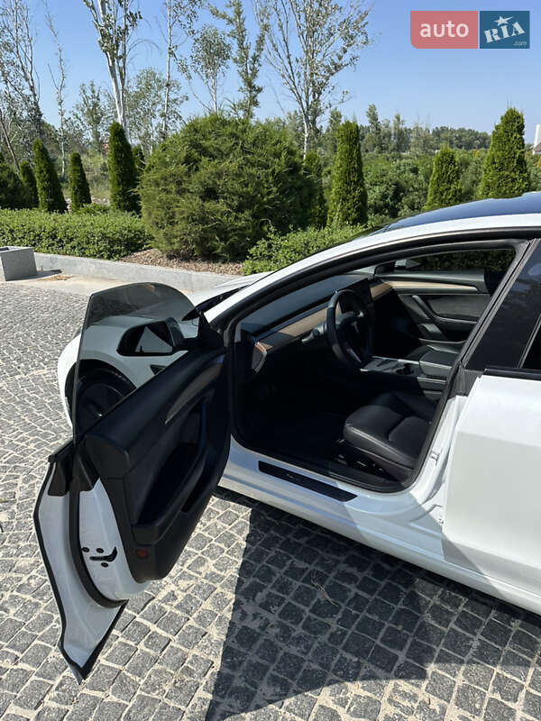 Седан Tesla Model 3 2021 в Днепре