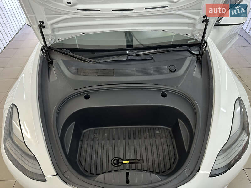 Седан Tesla Model 3 2021 в Днепре