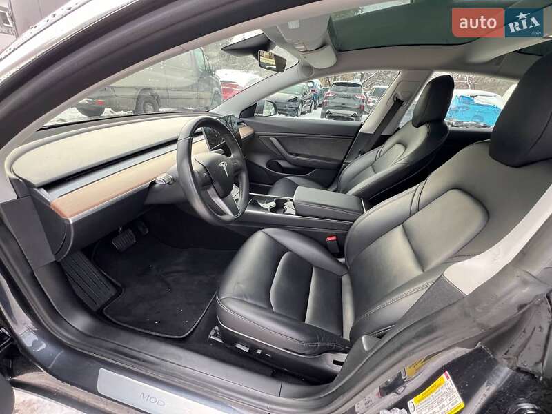 Седан Tesla Model 3 2018 в Луцке