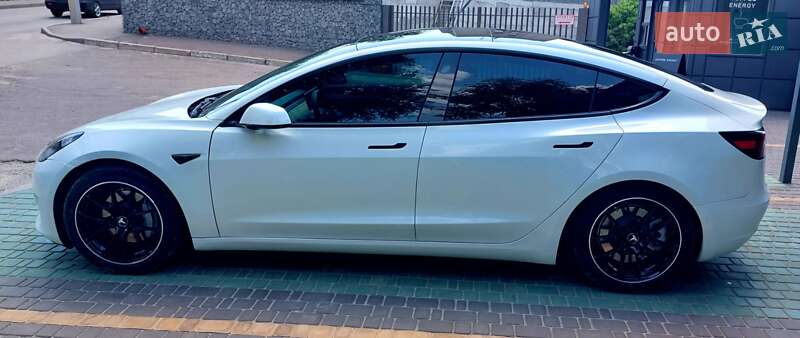 Седан Tesla Model 3 2022 в Днепре