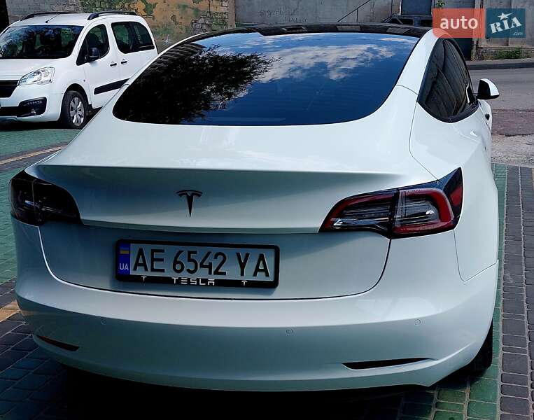 Седан Tesla Model 3 2022 в Днепре