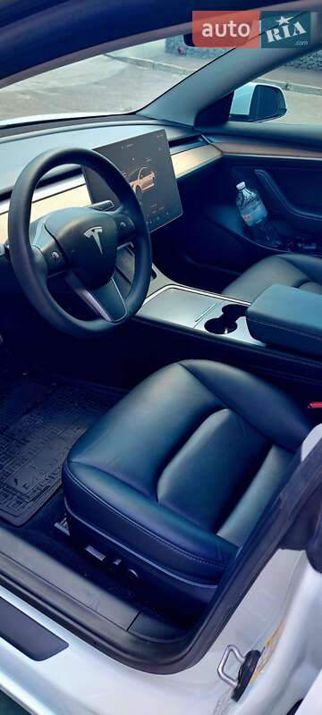 Седан Tesla Model 3 2022 в Днепре