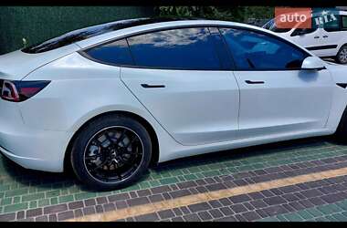 Седан Tesla Model 3 2022 в Днепре