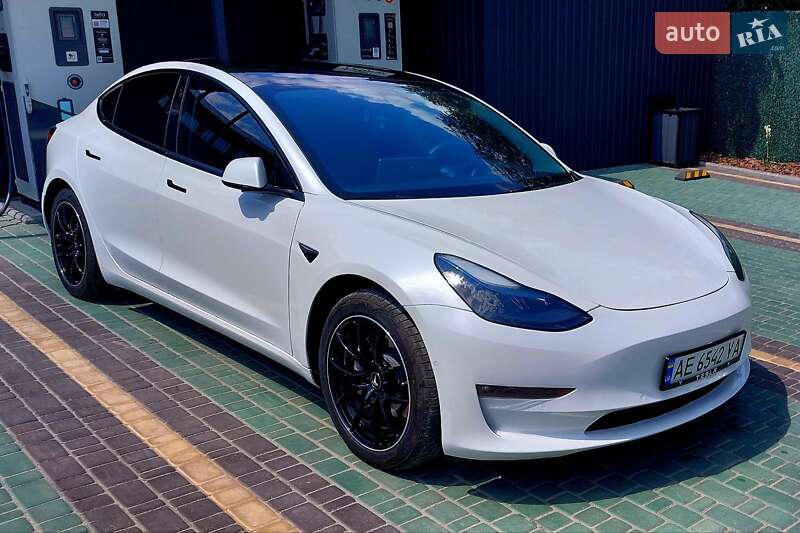 Седан Tesla Model 3 2022 в Днепре