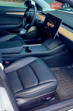 Седан Tesla Model 3 2022 в Днепре
