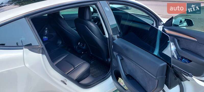 Седан Tesla Model 3 2022 в Днепре