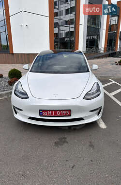 Tesla Model 3  2019