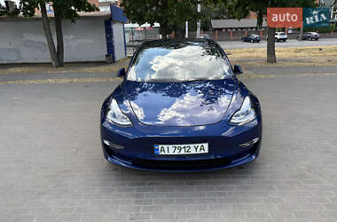 Tesla Model 3  2022