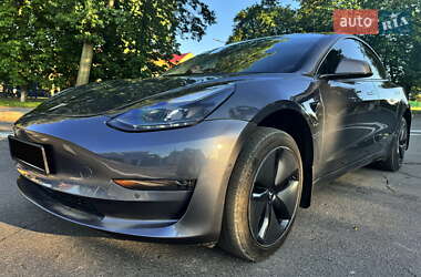 Tesla Model 3  2022