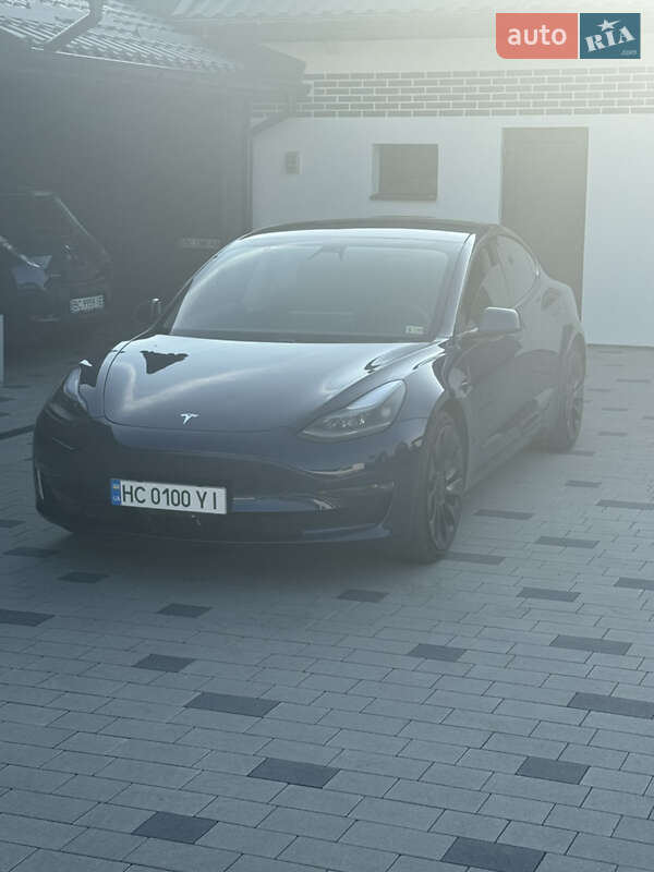 Седан Tesla Model 3 2021 в Львове