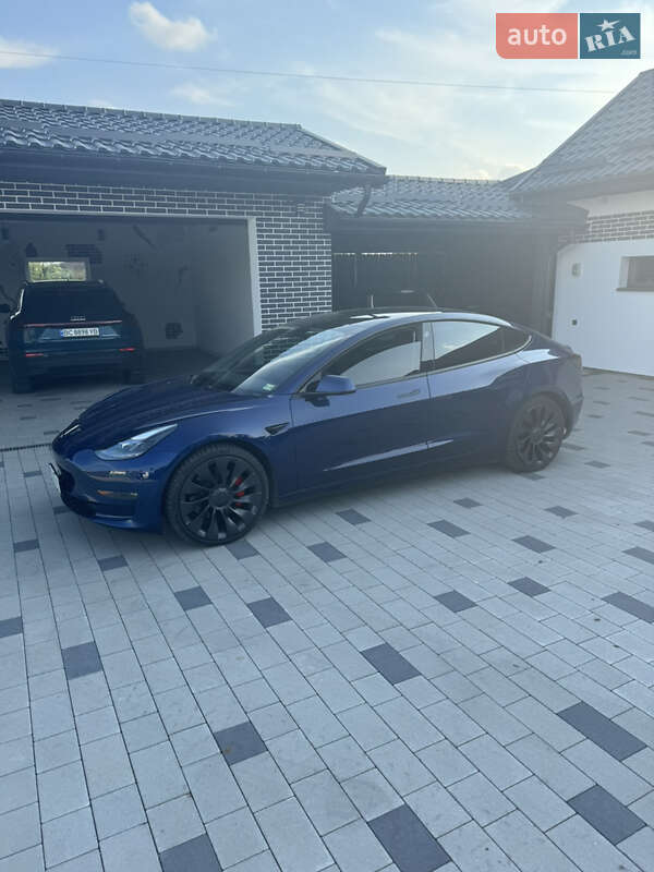 Седан Tesla Model 3 2021 в Львове