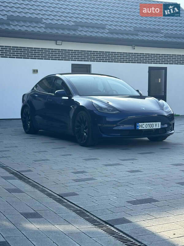 Седан Tesla Model 3 2021 в Львове