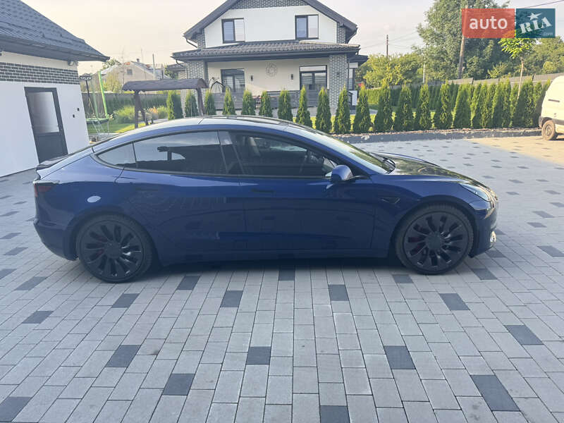 Седан Tesla Model 3 2021 в Львове