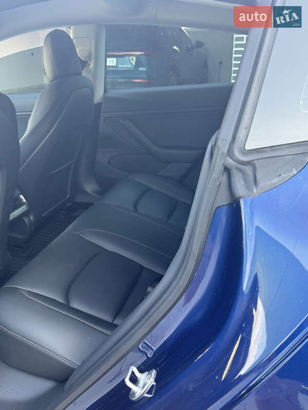 Седан Tesla Model 3 2021 в Львове