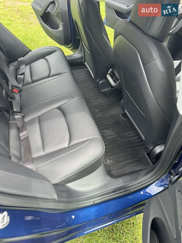 Седан Tesla Model 3 2021 в Львове