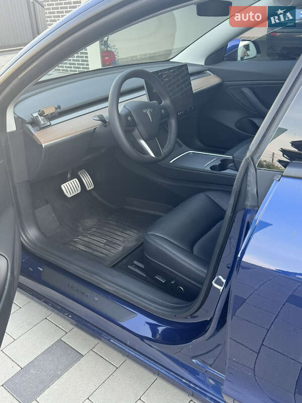 Седан Tesla Model 3 2021 в Львове