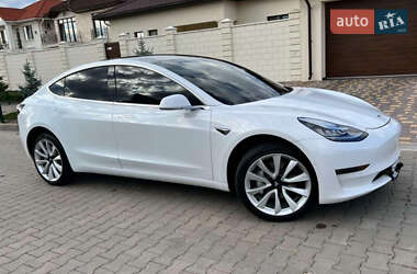Tesla Model 3  2019