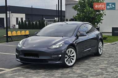Tesla Model 3  2022