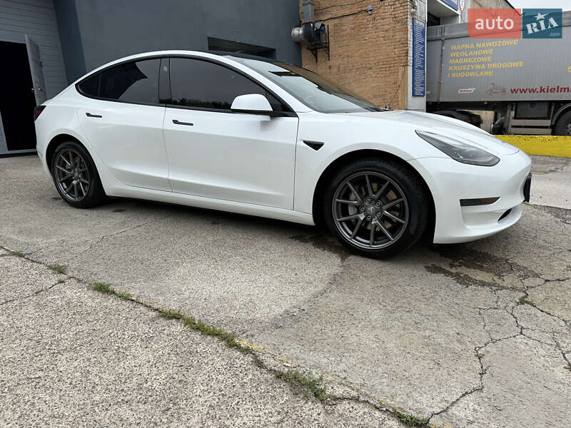 Седан Tesla Model 3 2021 в Нежине
