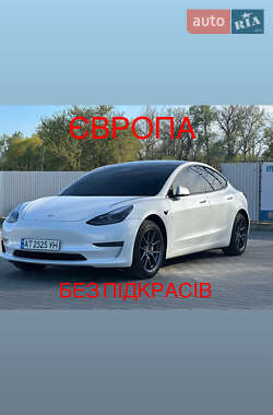 Tesla Model 3  2021