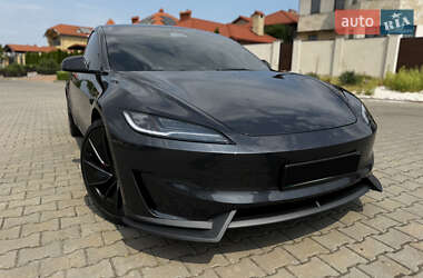 Tesla Model 3  2024