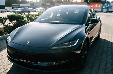 Tesla Model 3  2024