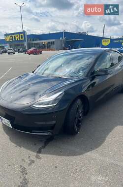 Tesla Model 3  2022
