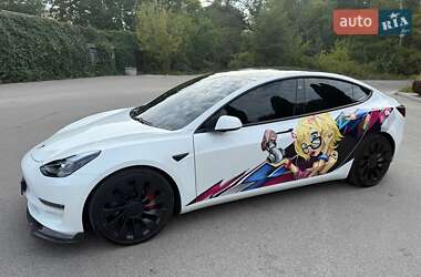 Tesla Model 3  2021