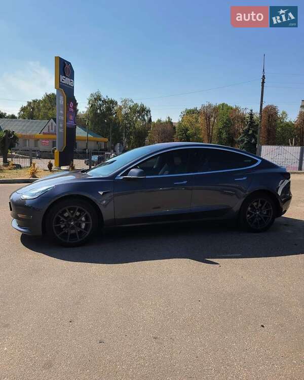 Седан Tesla Model 3 2017 в Смеле