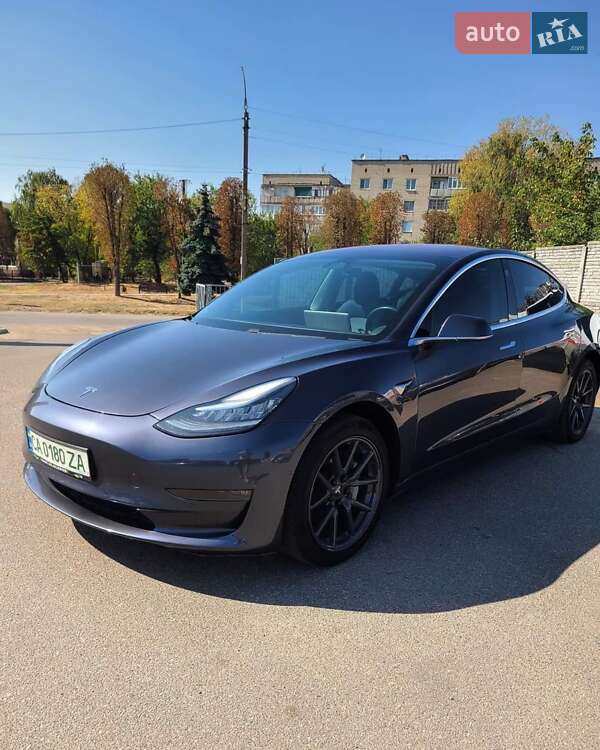 Седан Tesla Model 3 2017 в Смеле