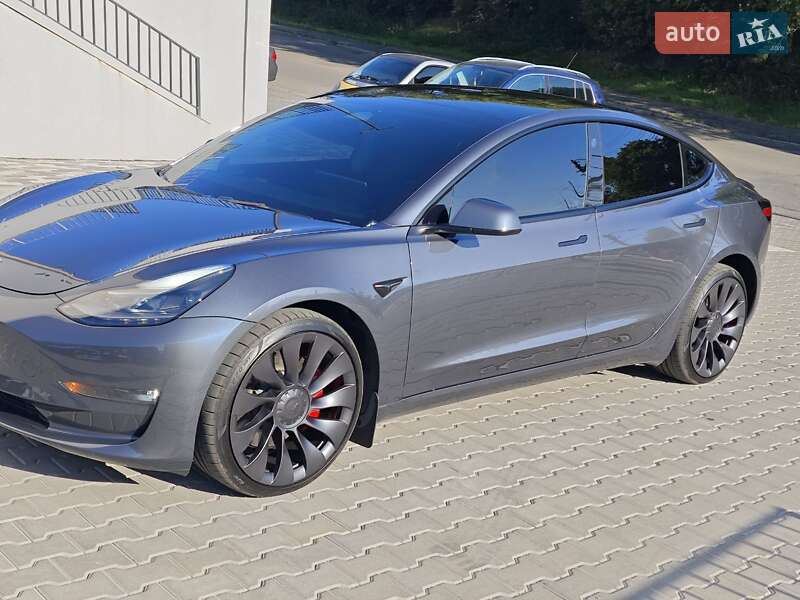 Седан Tesla Model 3 2023 в Фастове