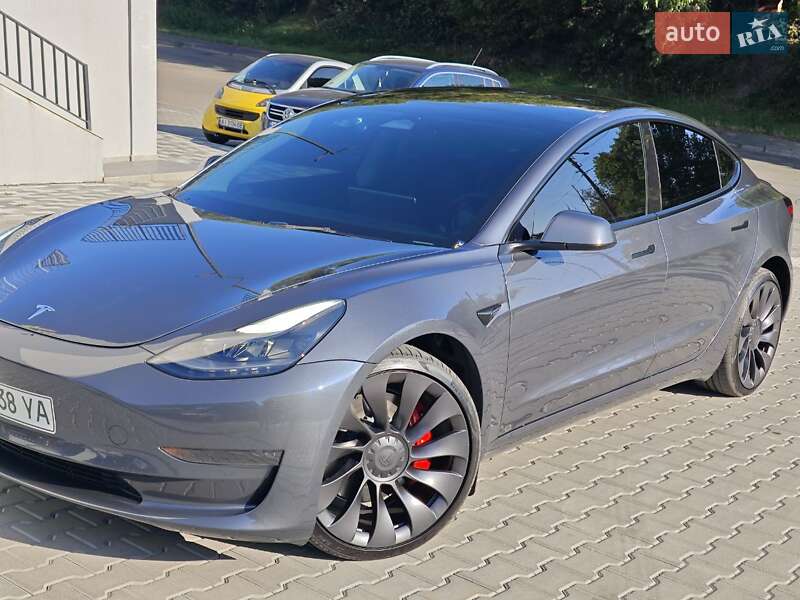 Седан Tesla Model 3 2023 в Фастове