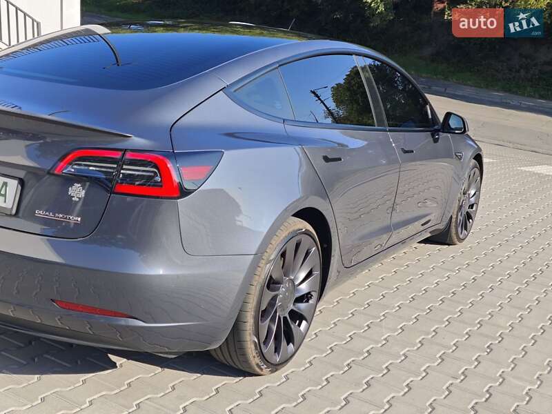 Седан Tesla Model 3 2023 в Фастове