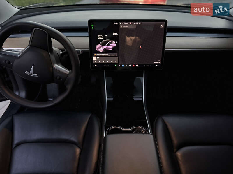 Седан Tesla Model 3 2020 в Виноградові