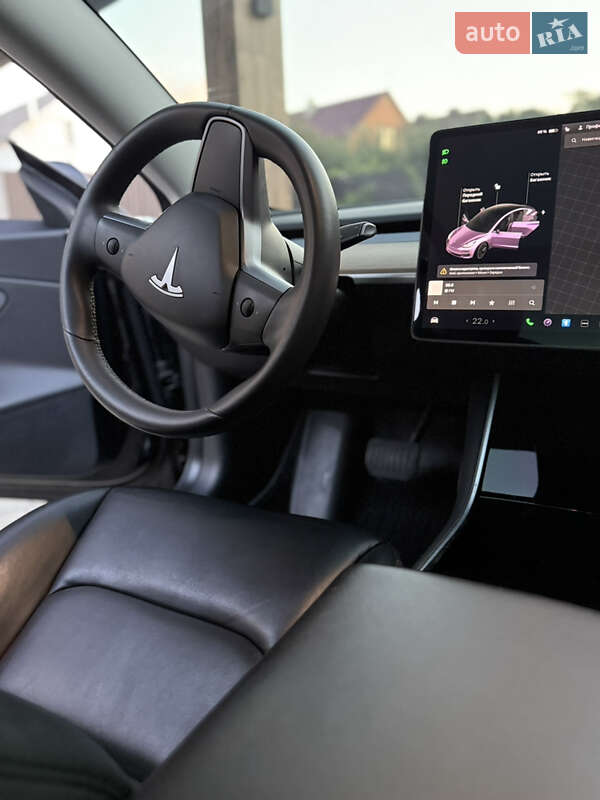 Седан Tesla Model 3 2020 в Виноградові