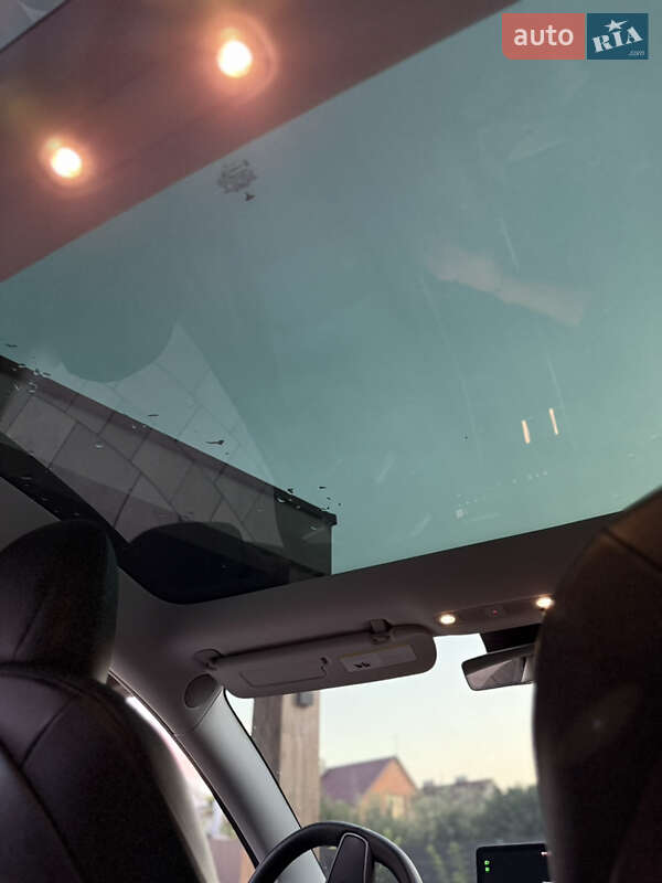 Седан Tesla Model 3 2020 в Виноградові
