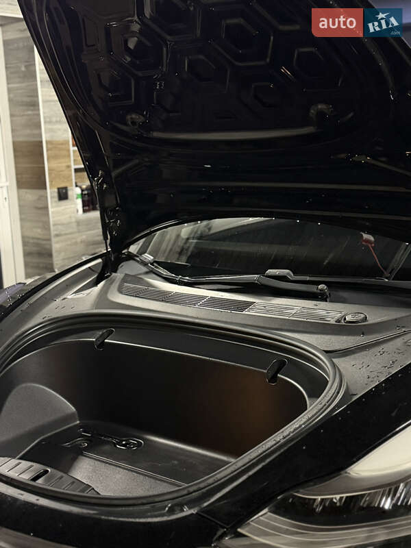 Седан Tesla Model 3 2020 в Виноградові