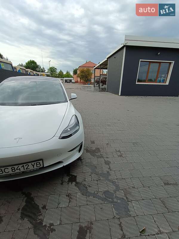 Tesla Model 3 2021