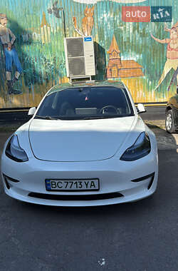 Tesla Model 3  2021