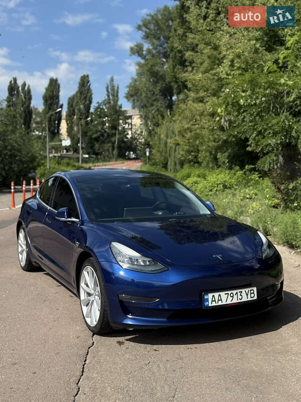 Седан Tesla Model 3 2019 в Києві