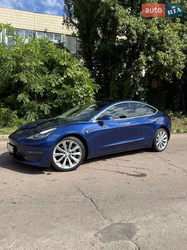 Седан Tesla Model 3 2019 в Києві