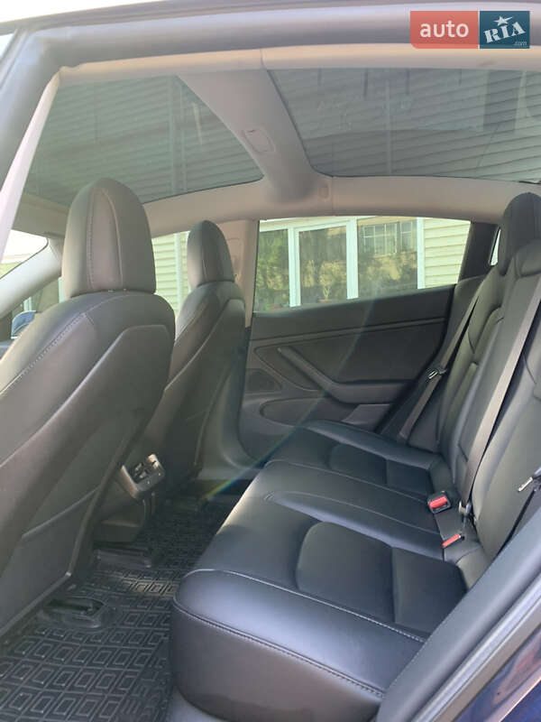 Седан Tesla Model 3 2019 в Києві