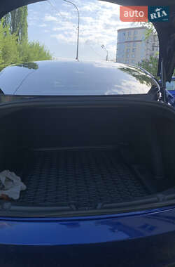 Седан Tesla Model 3 2019 в Києві