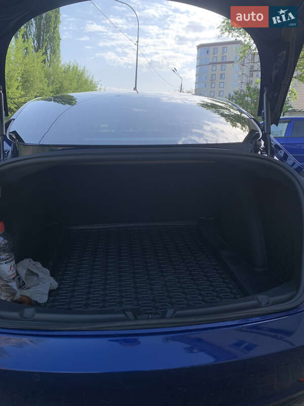Седан Tesla Model 3 2019 в Києві