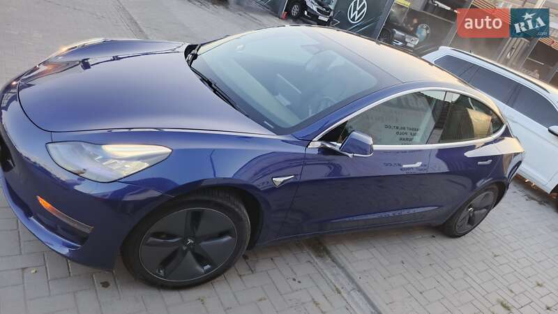 Седан Tesla Model 3 2020 в Шепетівці