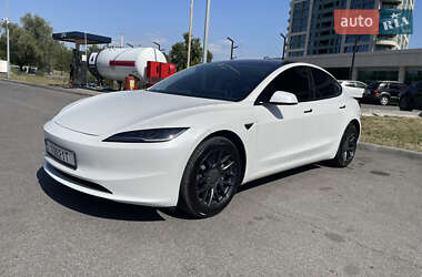 Tesla Model 3  2024