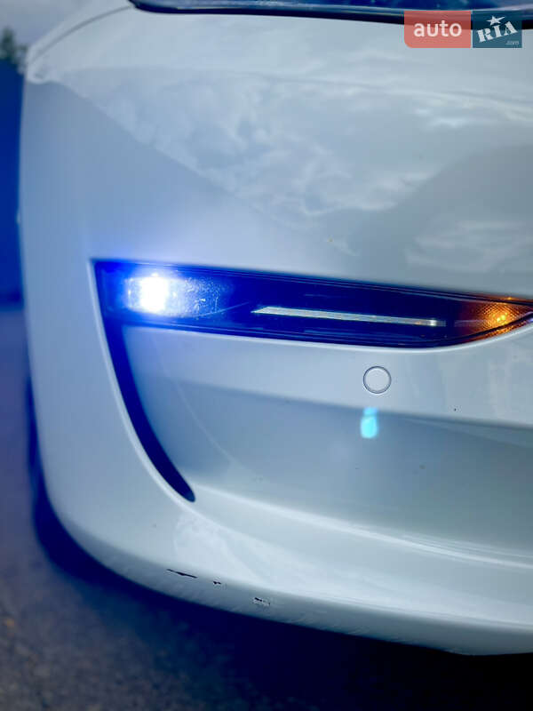Седан Tesla Model 3 2021 в Полтаве