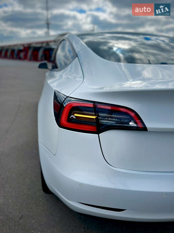 Седан Tesla Model 3 2021 в Полтаве