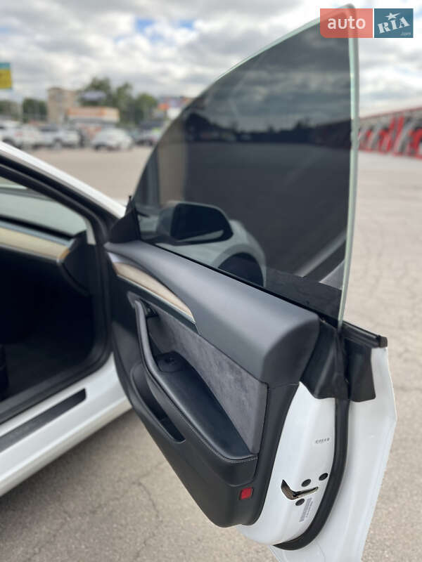 Седан Tesla Model 3 2021 в Полтаве